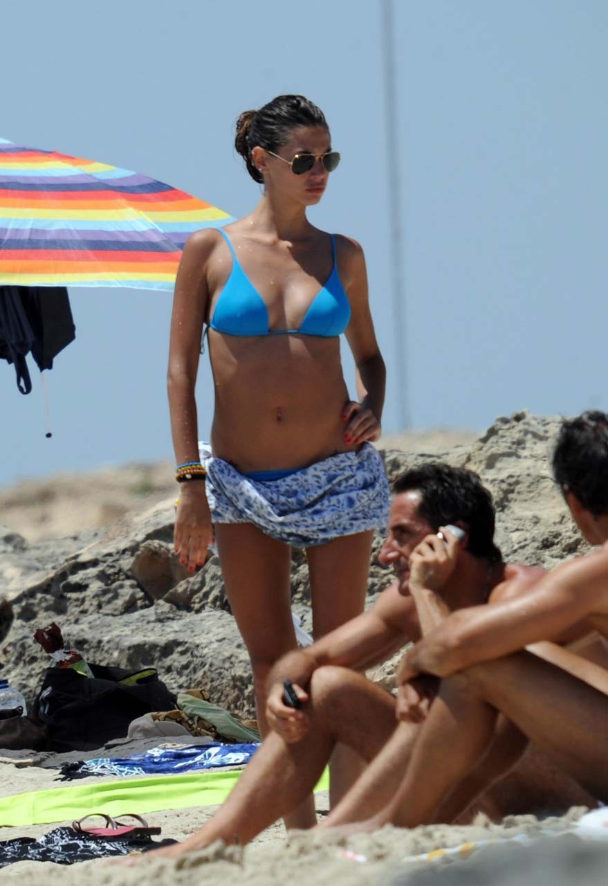 Melissa satta exposant son corps sexy et son cul chaud en string sur la plage
 #75298063