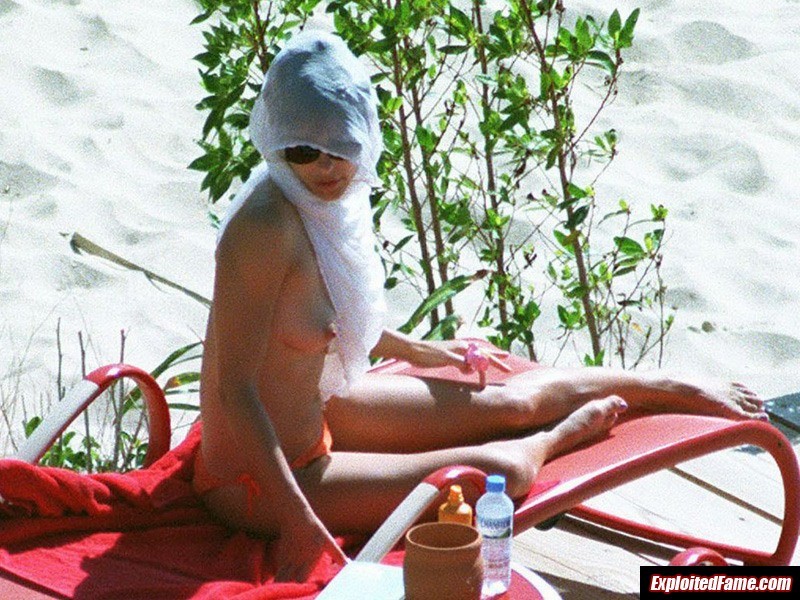 Celebrity Elizabeth Hurley exposed topless in public #75249795