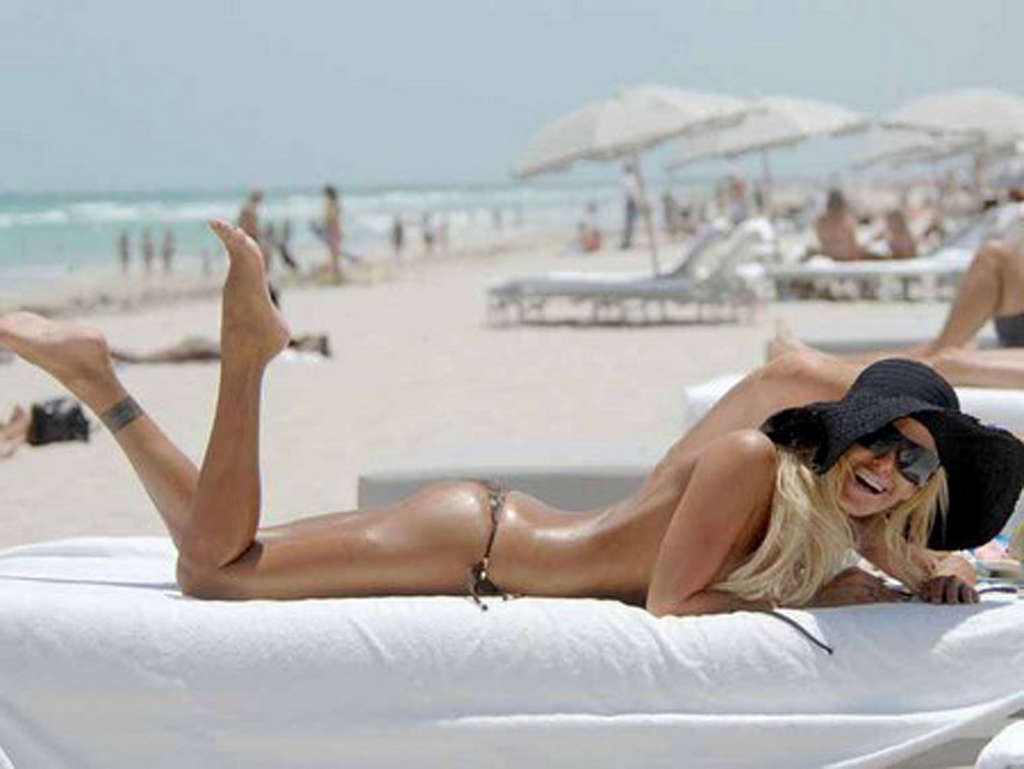 Shauna Sand exposing her fucking sexy body and nude tits on beach #75349420