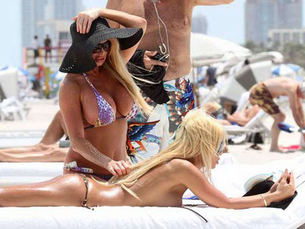 Shauna Sand exposing her fucking sexy body and nude tits on beach #75349447