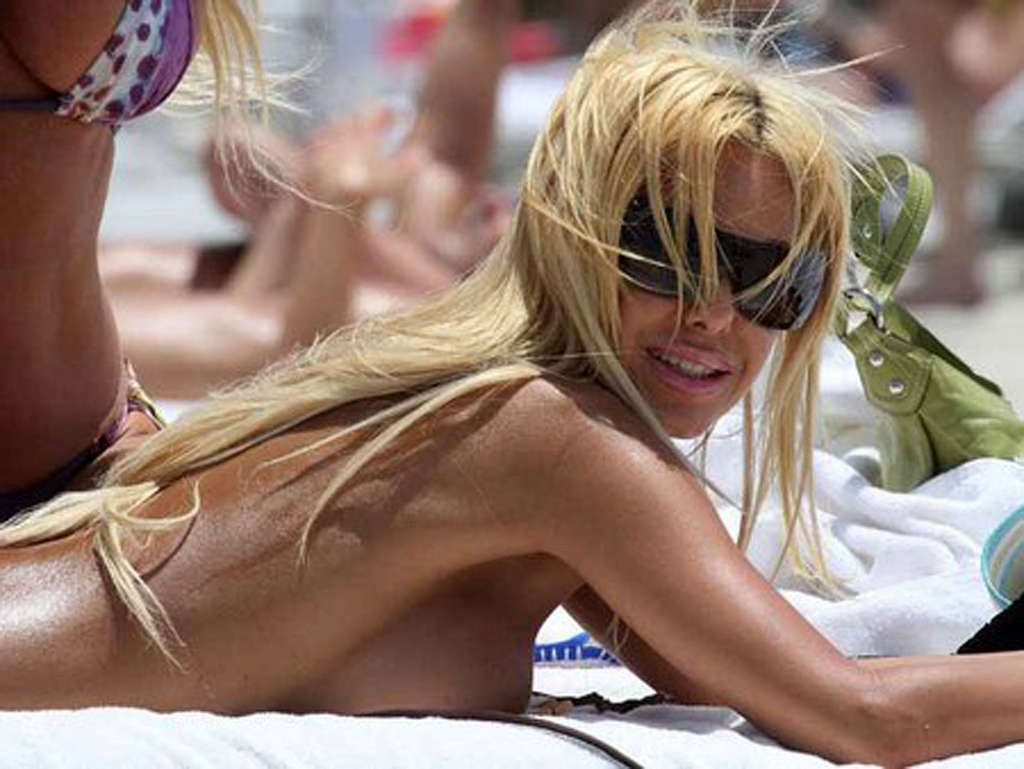 Shauna Sand exposing her fucking sexy body and nude tits on beach #75349457