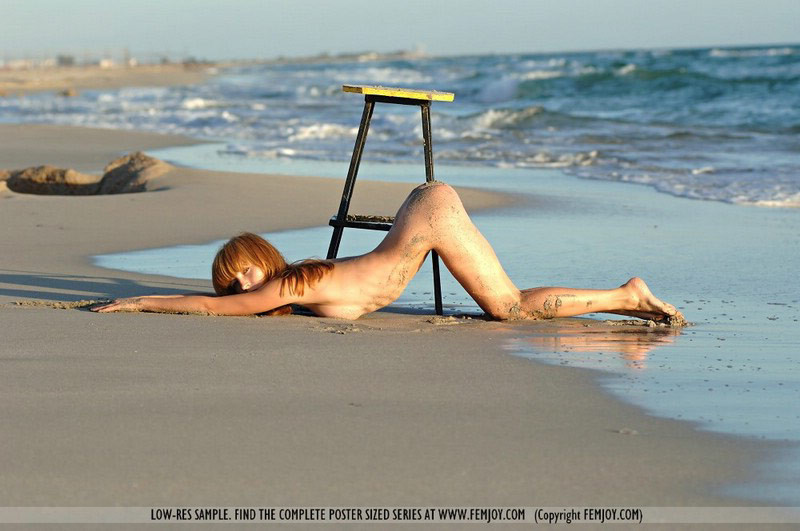 Belleza de la playa se desnuda
 #72317365