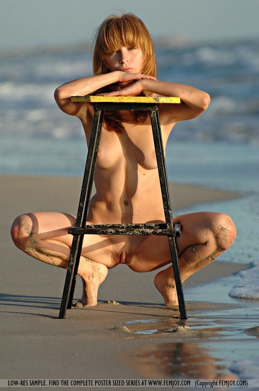 Belleza de la playa se desnuda
 #72317374