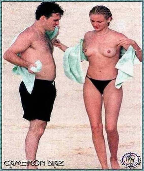 Cameron diaz en topless en la playa
 #75363915