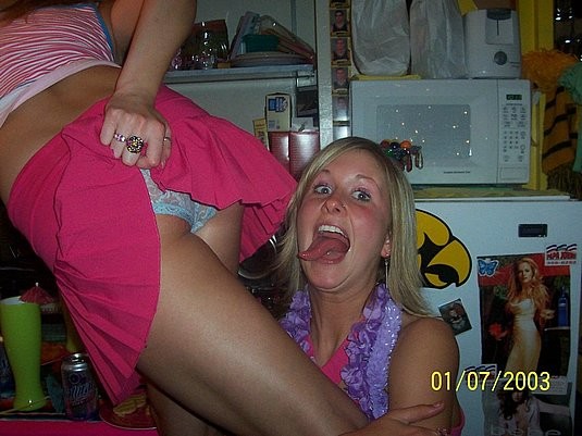 Amateur girlfriends posing #68243878