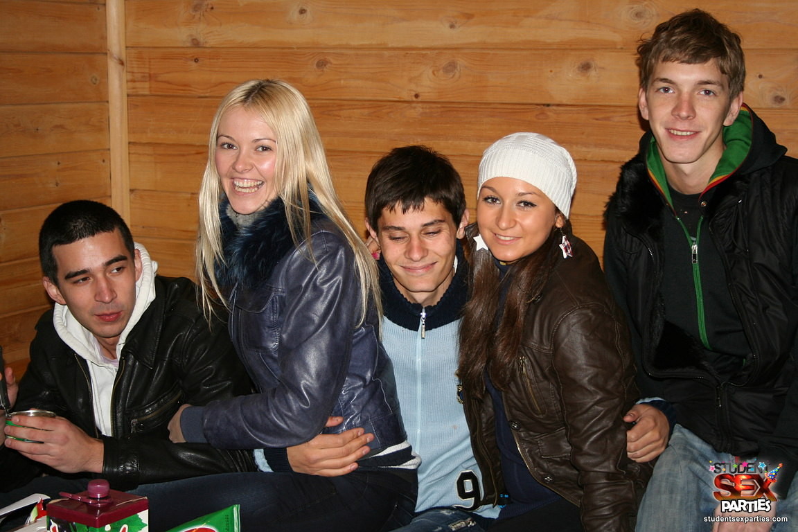 Gloriosa escena de sexo en una casa de campo
 #68414983