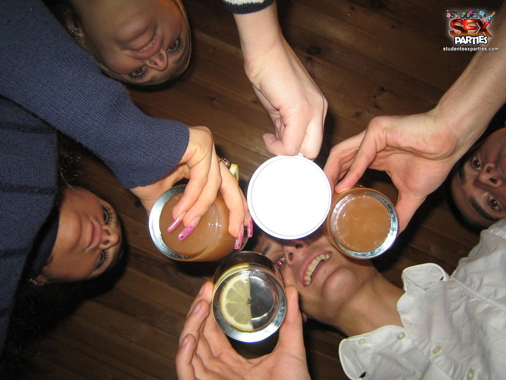 Gloriosa escena de sexo en una casa de campo
 #68415038