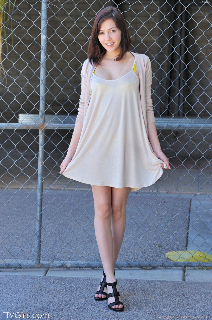 Increíble morena con tetas calientes perky digitación su coño mojado
 #71383193