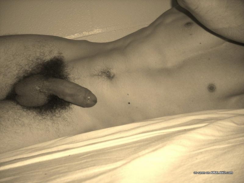 Sammlung von einem Amateur Kerl posiert nackt in seinem Zimmer
 #76915110