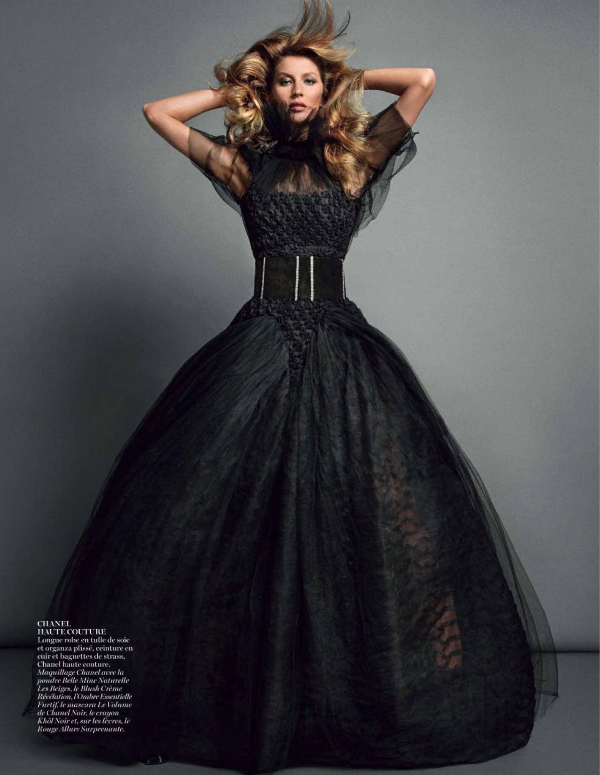 Gisele Bundchen showing off her bare ass in November issue of Vogue Magazine Par #75215129