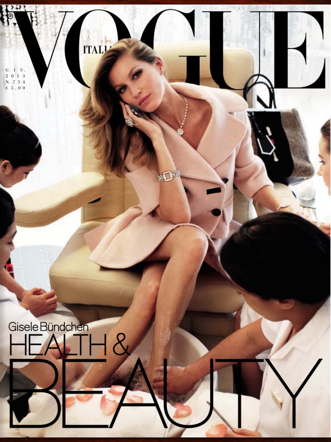 Gisele Bundchen showing off her bare ass in November issue of Vogue Magazine Par #75215198
