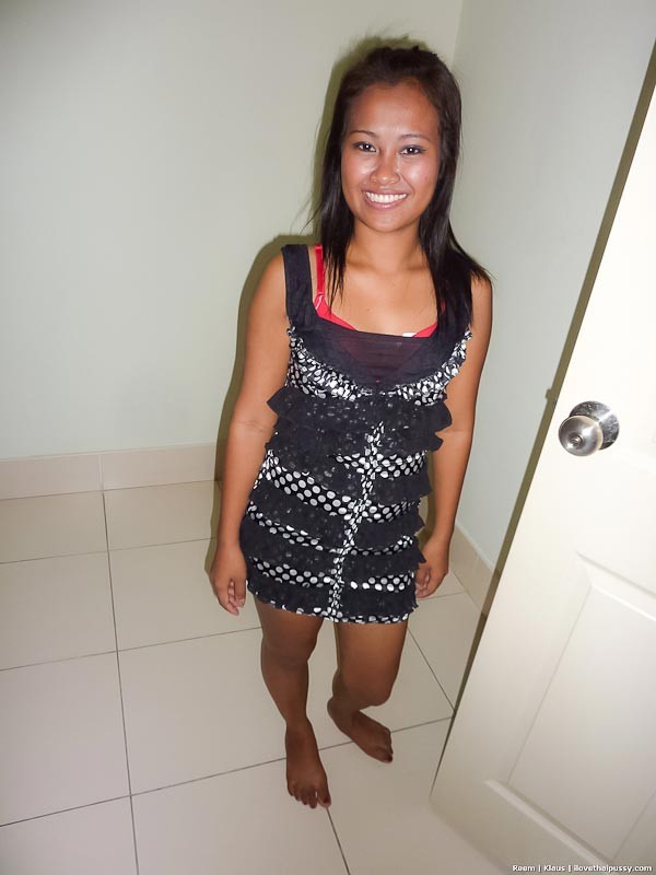 Bareback für zierliches und lächelndes Pattaya Darkside Girl Reem
 #68344656