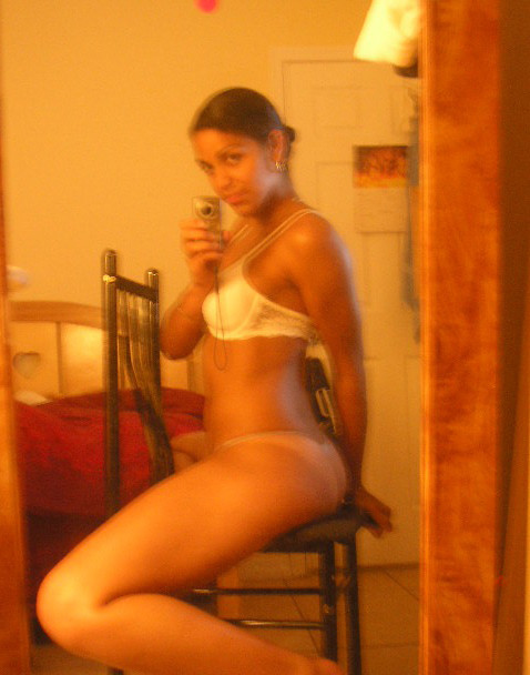 Ebony teen gfs posing for cell phone pics #73376671