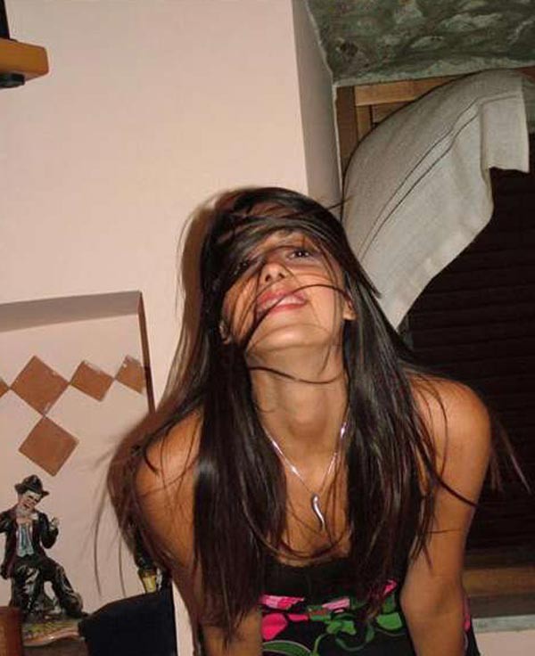 Freche Amateur-Freundin posiert nackt vor der Kamera
 #77119870