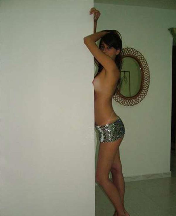 Freche Amateur-Freundin posiert nackt vor der Kamera
 #77119906