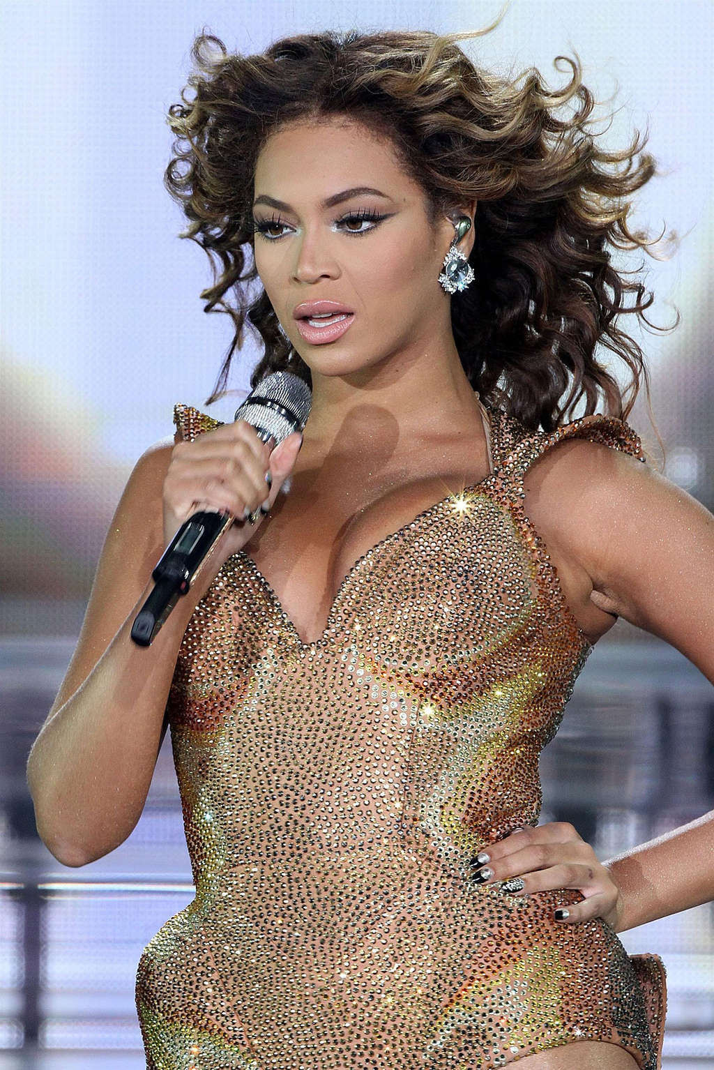 Beyonce knowles luciendo muy caliente y sexy en el escenario
 #75358286