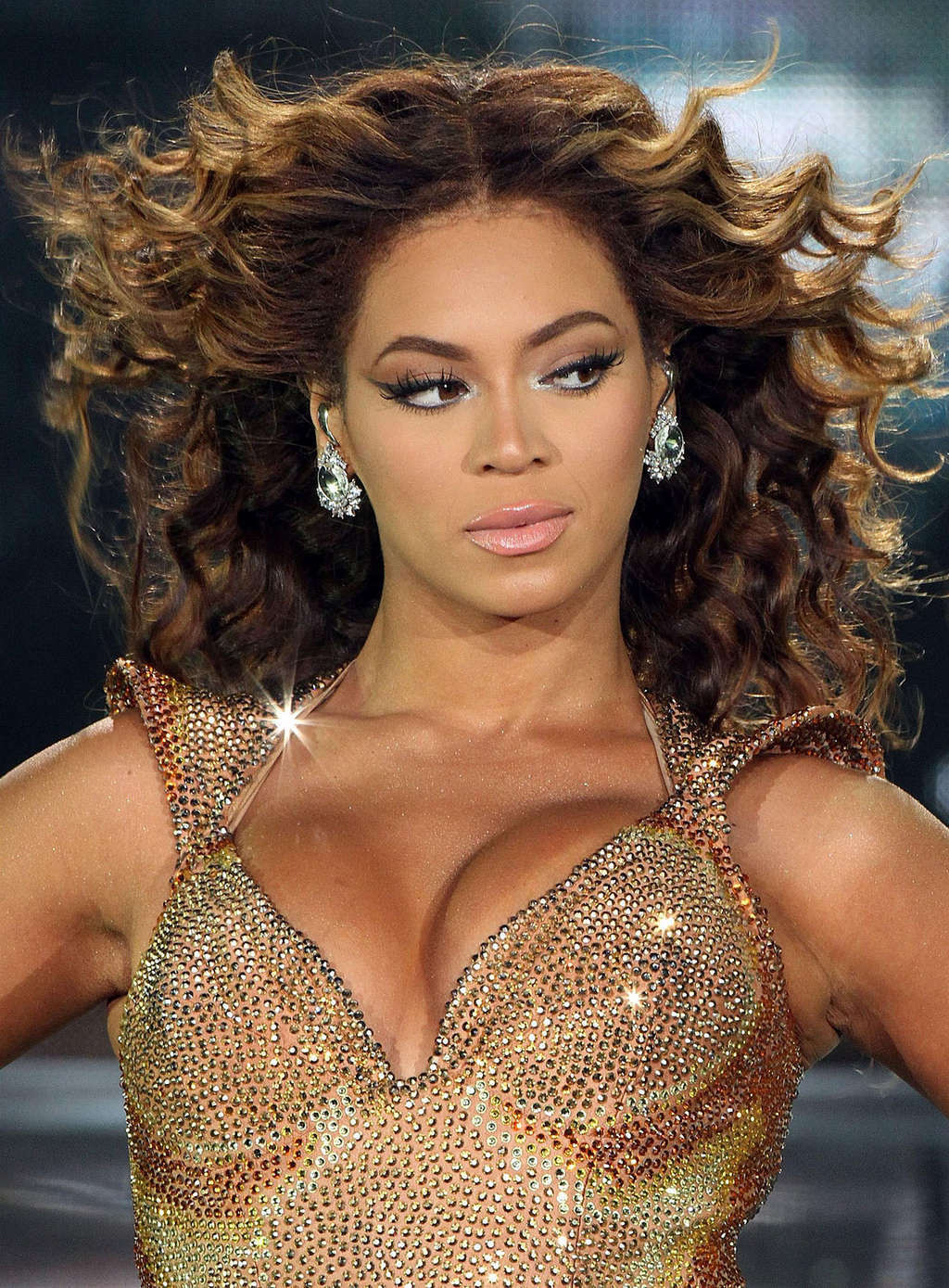 Beyonce Knowles sieht sehr heiß und sexy auf der Bühne aus
 #75358316