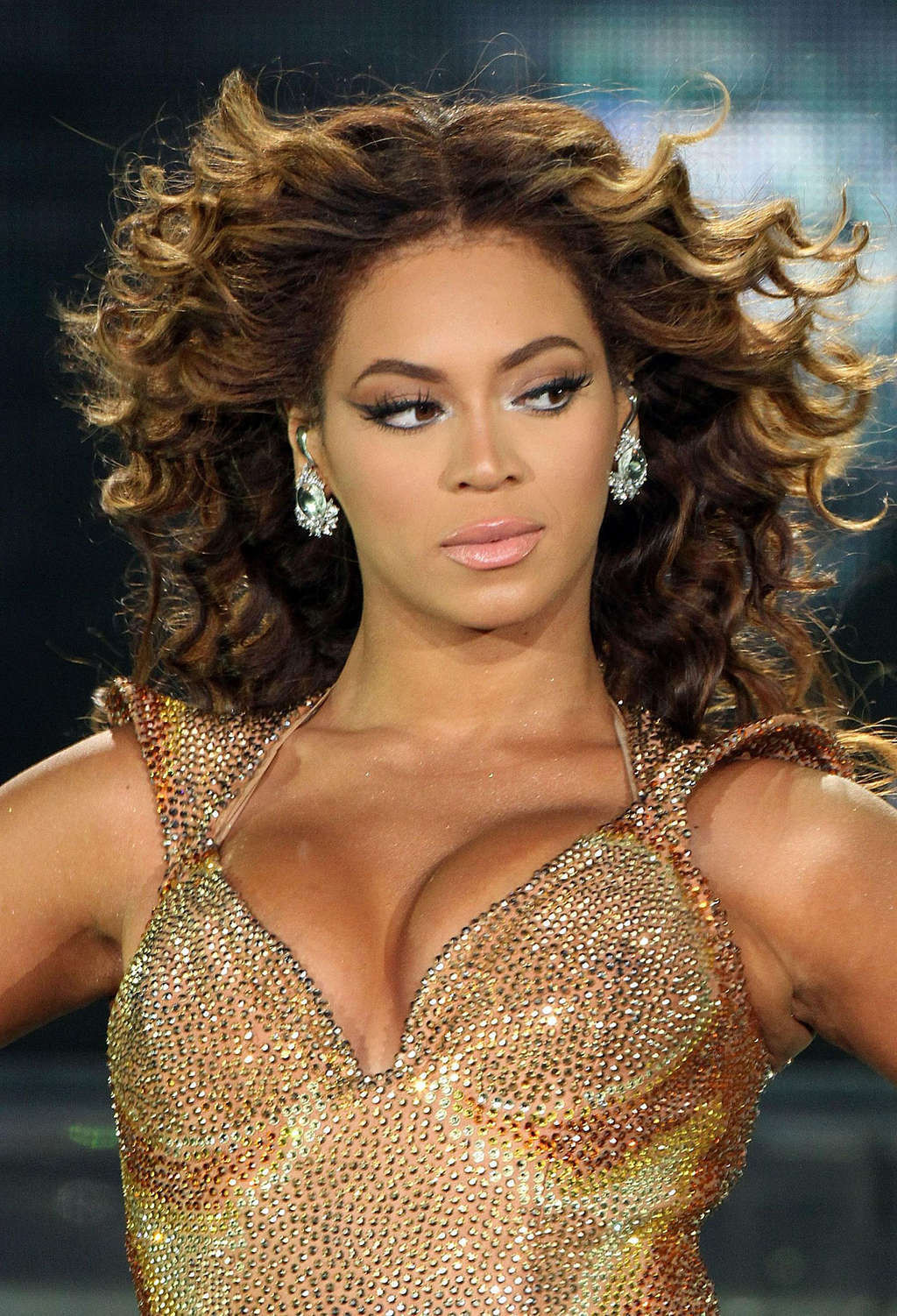 Beyonce Knowles sieht sehr heiß und sexy auf der Bühne aus
 #75358346