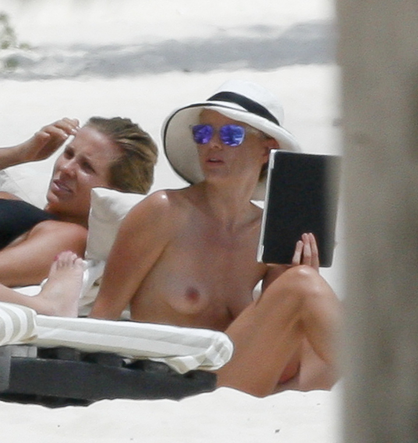 Kate Bosworth in topless sulla spiaggia a Cancun Messico
 #75308659