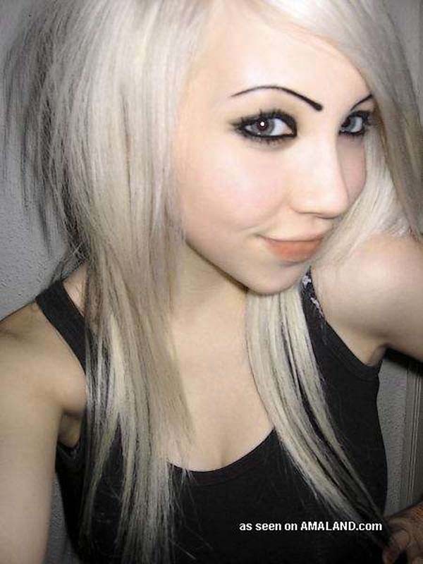 Photo compilation of an amateur blondie emo babe #75709664