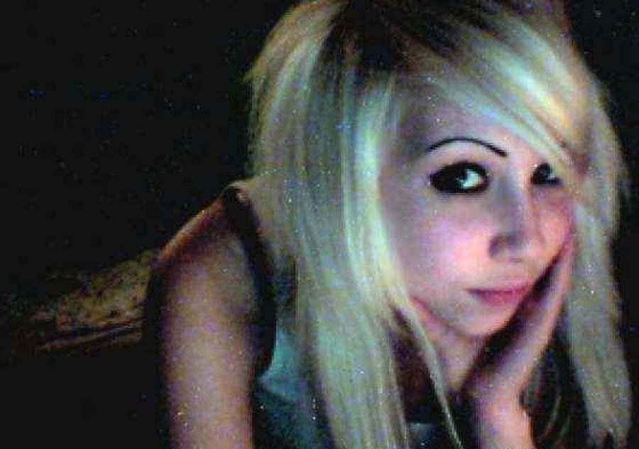 Photo compilation of an amateur blondie emo babe #75709672