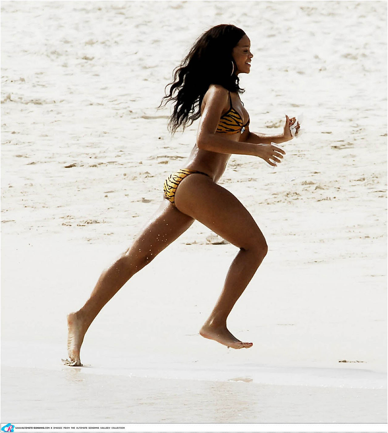 Rihanna showing her amazing sexy and hot body in bikini #75375126