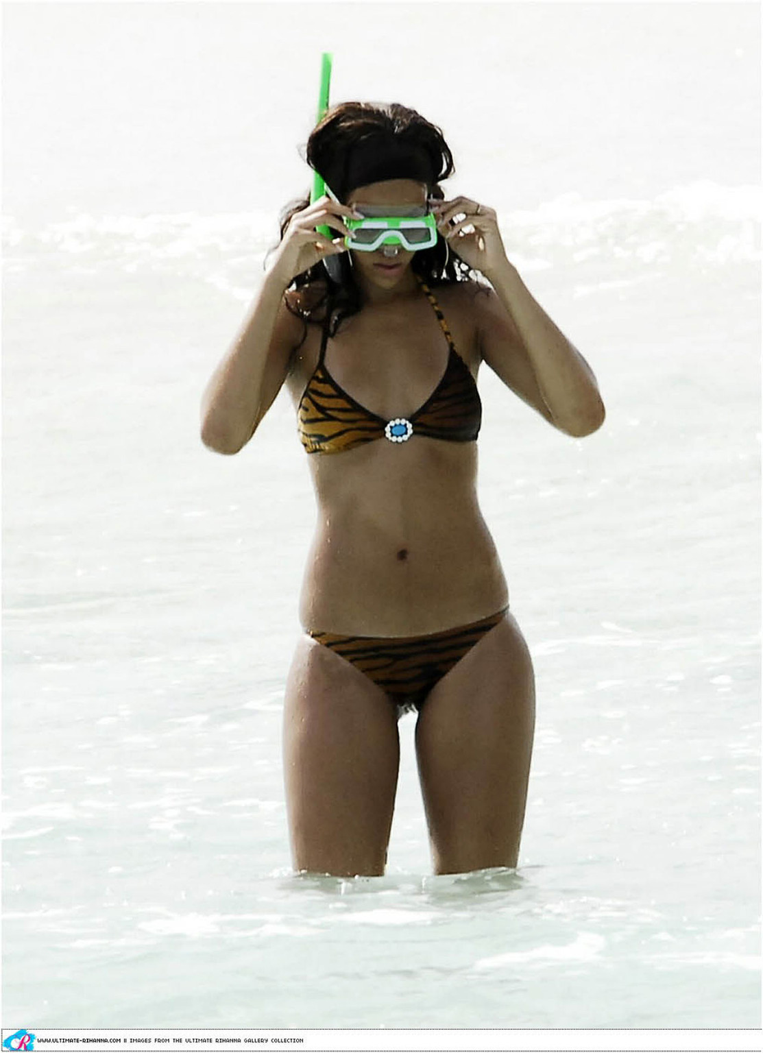 Rihanna showing her amazing sexy and hot body in bikini #75375163