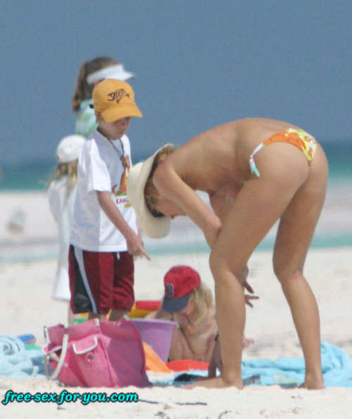 Elle MacPherson showing her nice tits on beach paparazzi pics #75424385