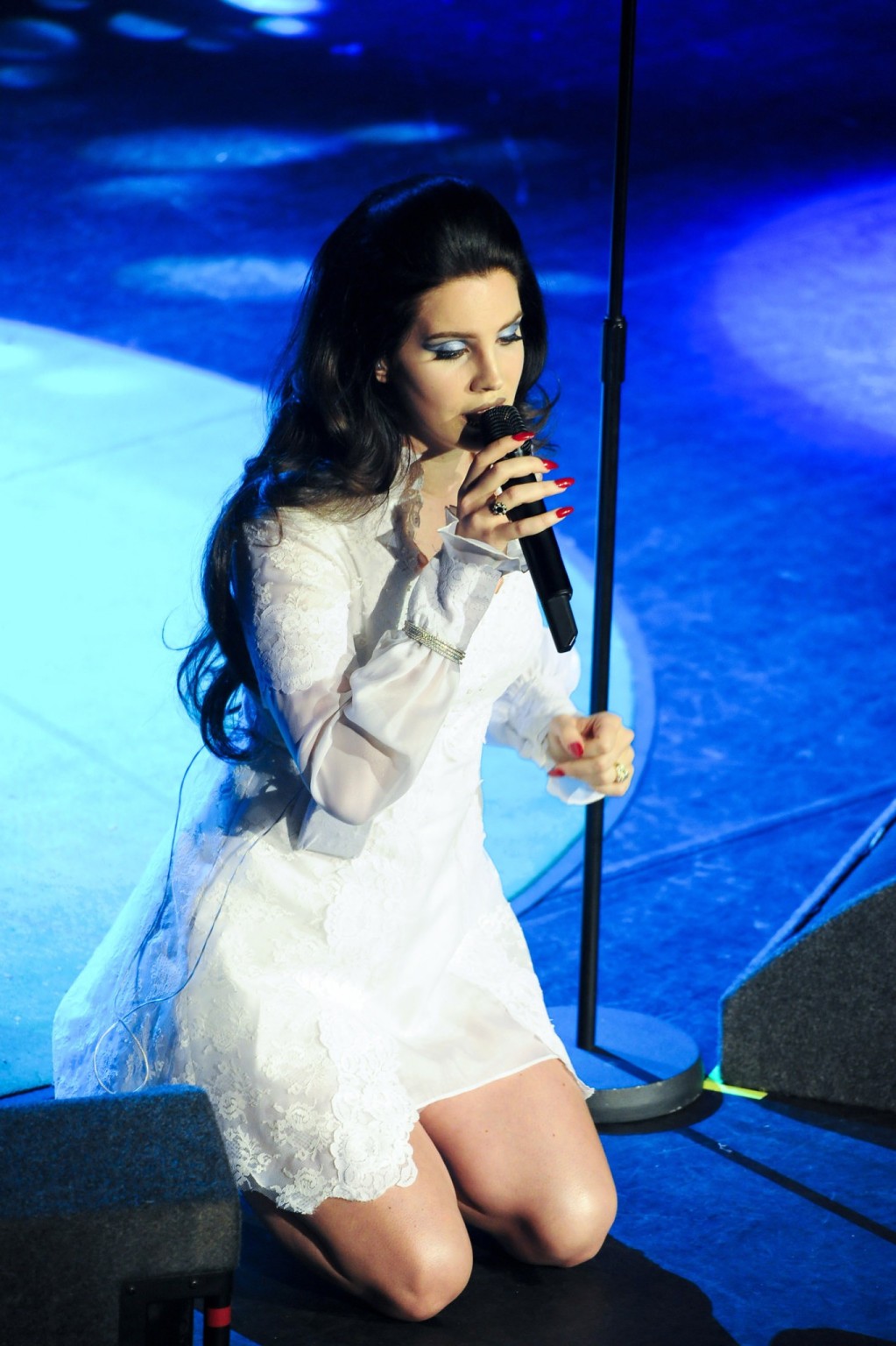 Lana Del Rey flashing her panties while performing at L'Olympia in Paris  #75233724