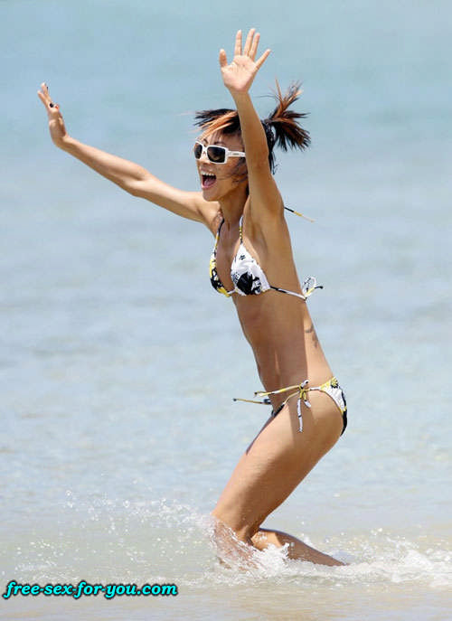 Bai Ling showing her pussy and small tits to paparazzi on beach #75419422