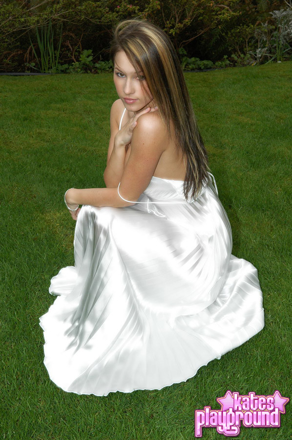 Kate leuchtet draußen
 #67593963