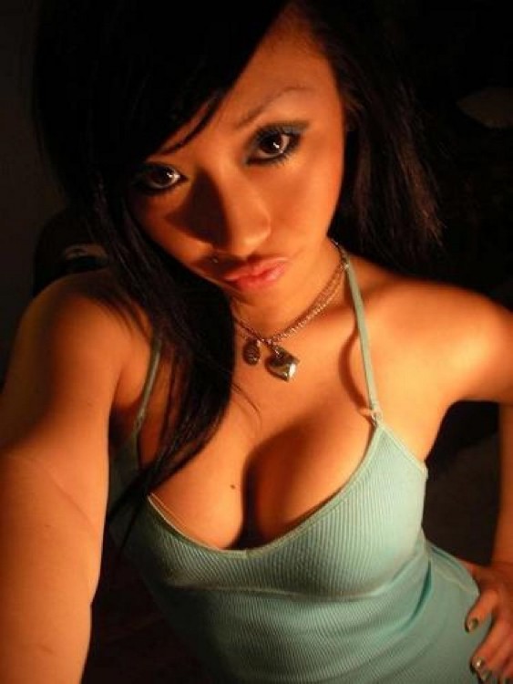 Naughty and hot selfpics taken by an amateur Asian chick #69886693
