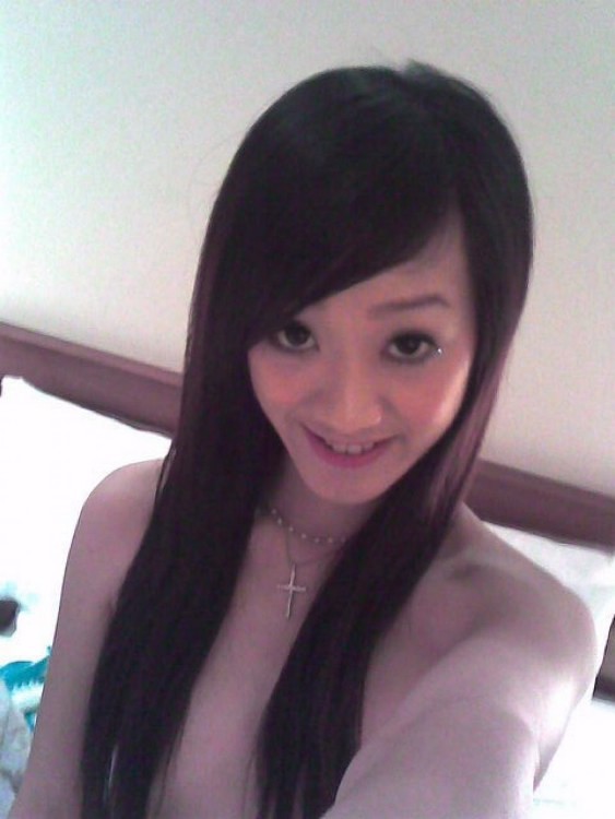 Naughty and hot selfpics taken by an amateur Asian chick #69886750