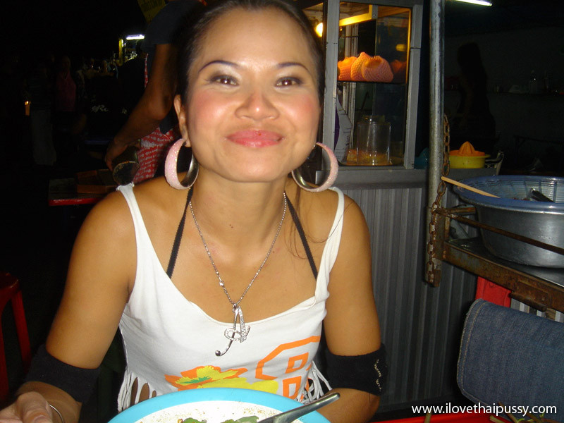 タイのバンコックの街から本物のストリートの売春婦 アジアのスラット
 #69891059
