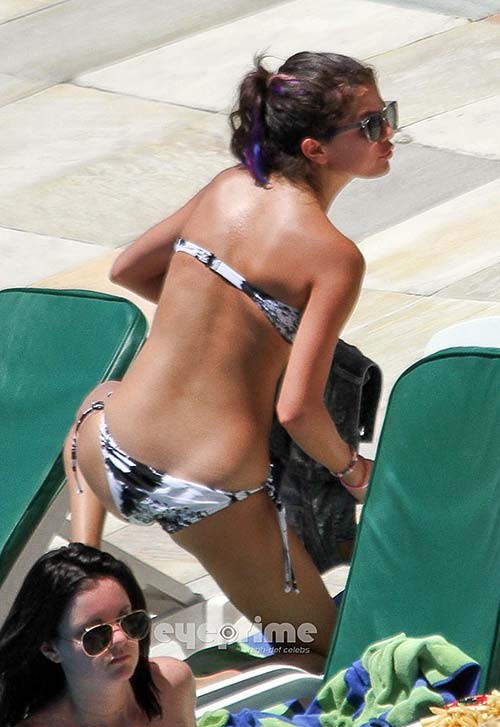 Selena Gomez exposing sexy body and ass in bikini on beach #75274271