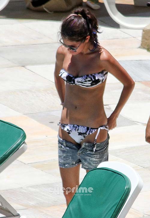 Selena Gomez exposing sexy body and ass in bikini on beach #75274274