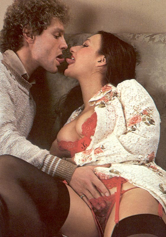 Dos setentonas tetonas adoran ponerse cachondas con la polla
 #73284488