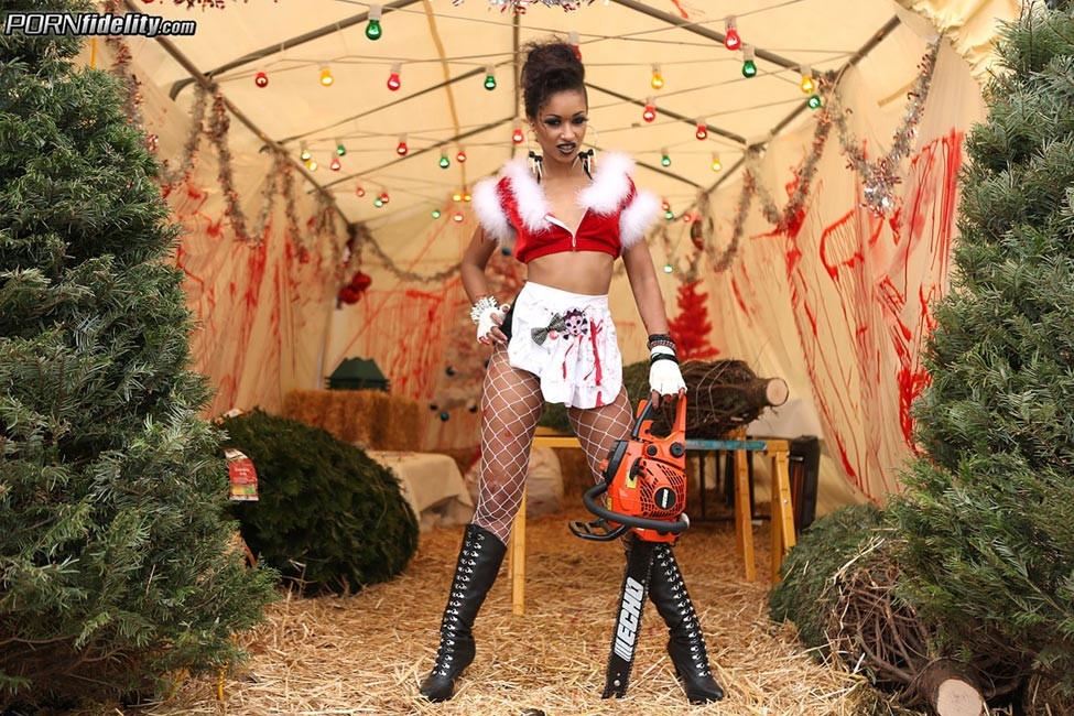 Skin Diamond chopping up with a chainsaw #72625338