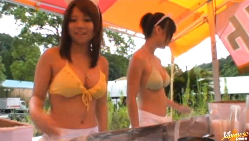 Fille japonaise perverse baisée en public
 #69736636