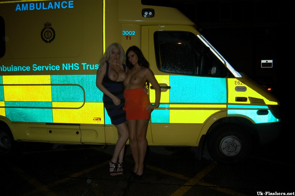 Gemma maddock et dolly delight en Angleterre. Deux filles aux gros seins qui flashent.
 #68308248