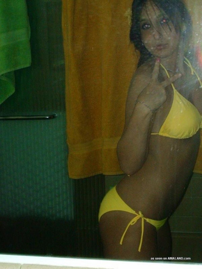 Sexy morena autofoto mostrando sus tetas redondas perfectas
 #67229138