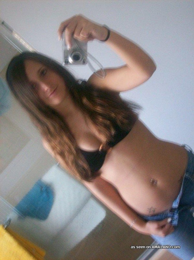 Sexy morena autofoto mostrando sus tetas redondas perfectas
 #67229152