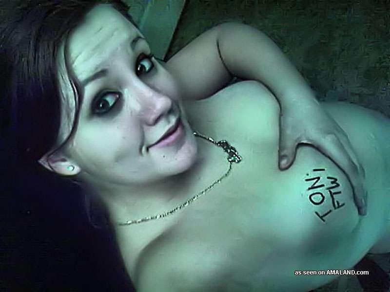 蒸し暑いバストのセクシーな素人のインクを塗ったベイブのカムホーリング
 #68115998