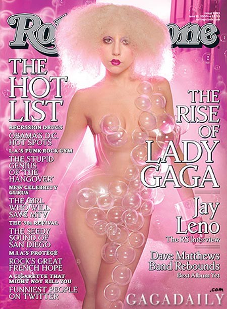 Lady Gaga zieht ihr Höschen herunter, um ihren Arsch zu zeigen
 #75391024