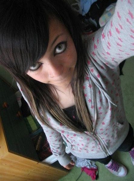 Autofotos de jóvenes emo que se ven lindas
 #67633876