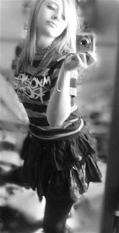 Autofotos de jóvenes emo que se ven lindas
 #67633879