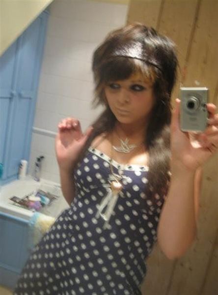 Autofotos de jóvenes emo que se ven lindas
 #67633882