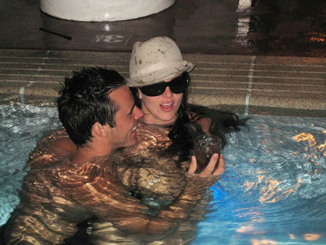 Celebrity Britney Spears pussy and nude in the pool #75427782