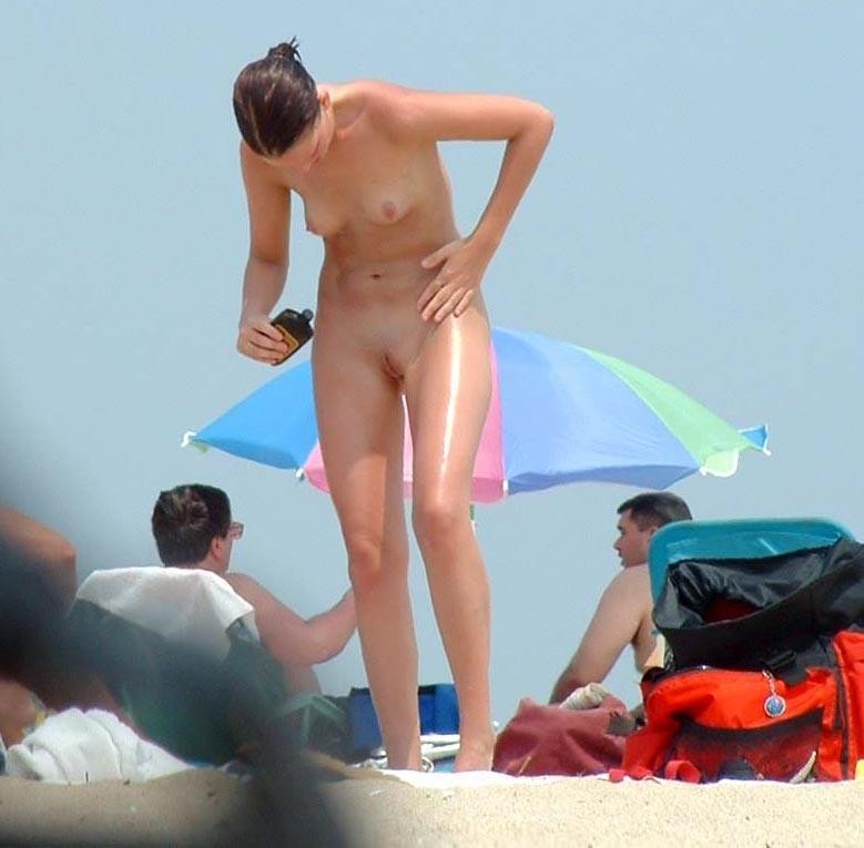 Wunderschöne russische Nudistin weiß, wie man Spaß hat
 #72253682