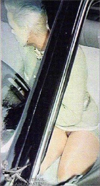 Brigitte Nielsen topless foto paparazzi e lampeggiante figa
 #75443025